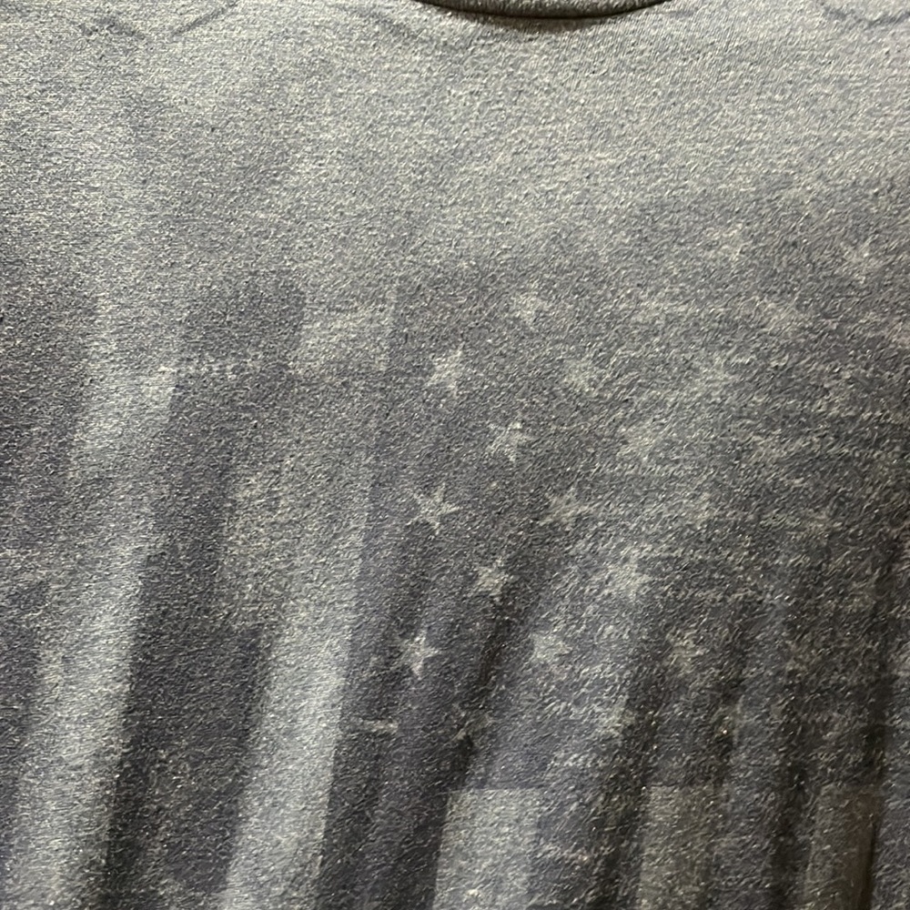 Apt 9 T-shirt - Picture 2 of 3